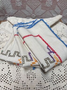 Vintage Hand-Embroidered Linen Napkins – Set of 4